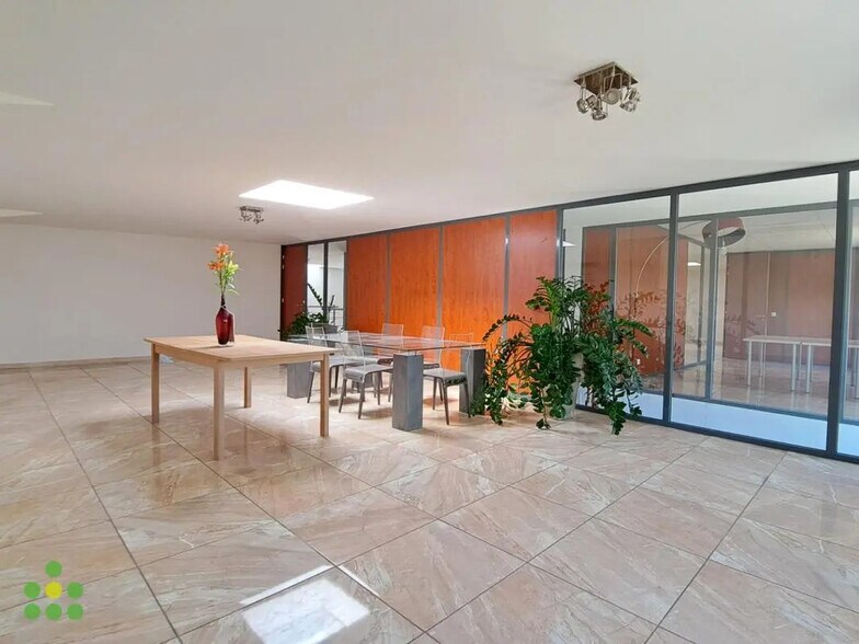 18 Rue Yves Montand, Montpellier à vendre - Photo de l’immeuble – Image 3 sur 11