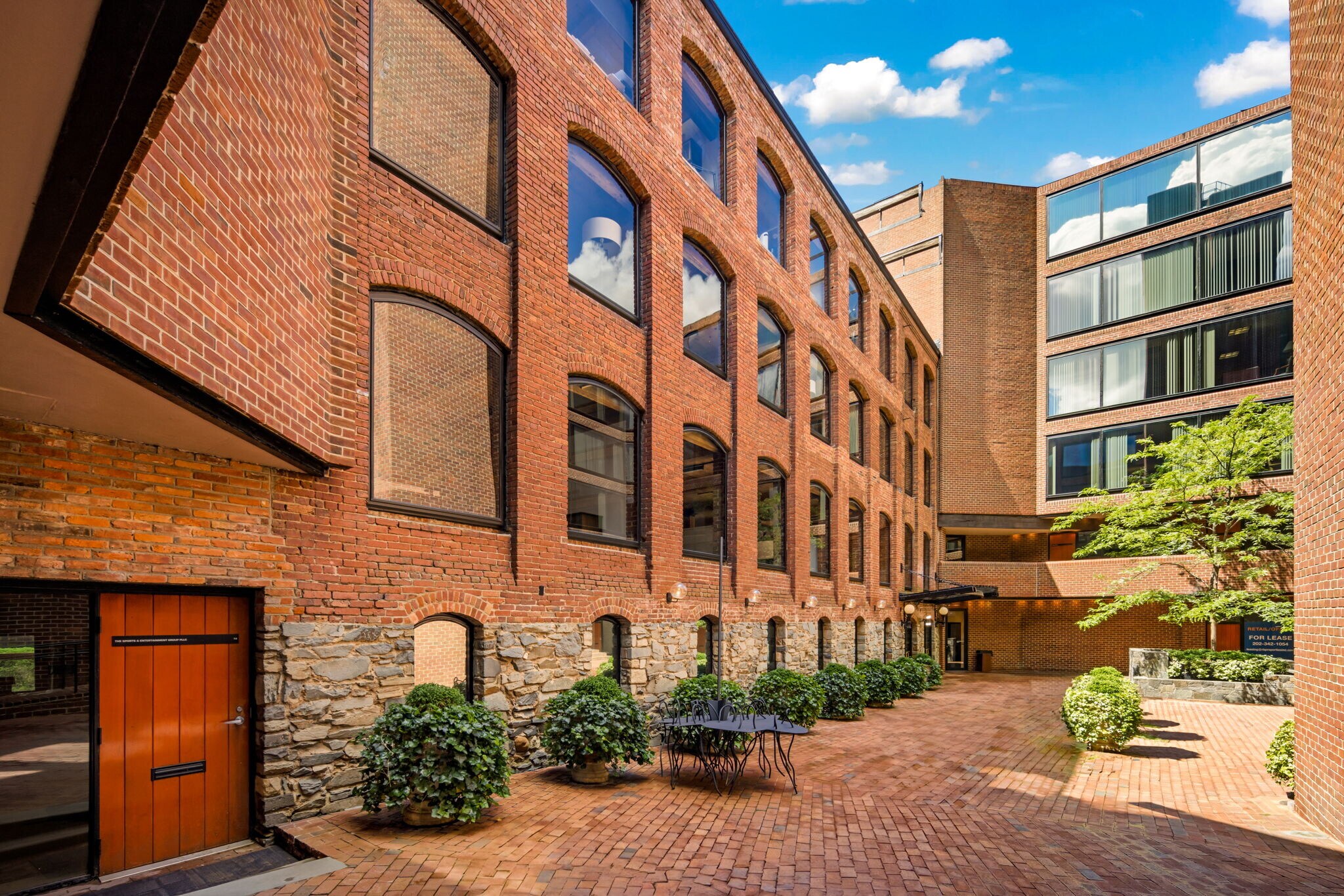 1054-1066 31st St NW, Washington, DC à louer Photo principale– Image 1 sur 19