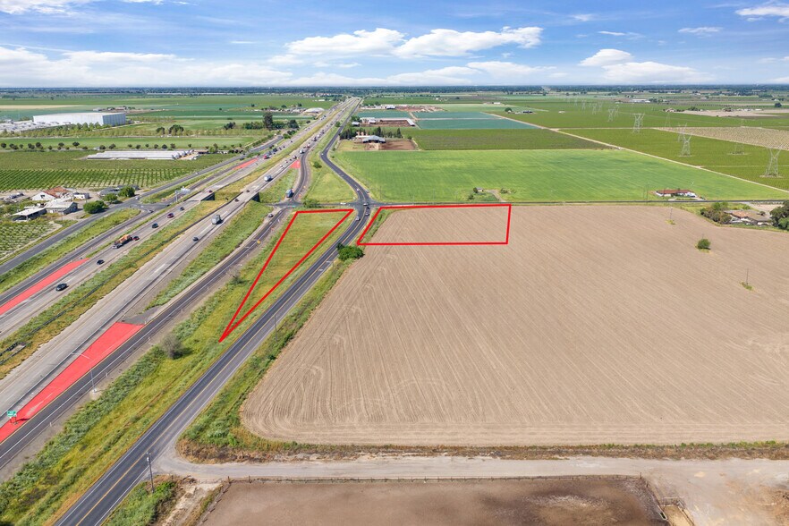 6652 W Turner Rd, Lodi, CA à vendre - Photo principale – Image 1 sur 14