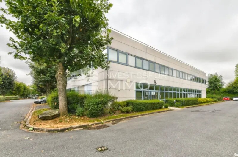 Local d’activités dans Roissy-en-France à louer - Photo de l’immeuble – Image 1 sur 4
