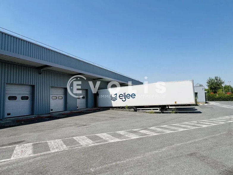 Bureau dans Brie-Comte-Robert à louer - Photo de l’immeuble – Image 2 sur 4