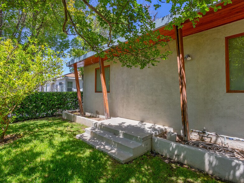 5762 Andasol Ave, Encino, CA à vendre - Photo de l’immeuble – Image 3 sur 40