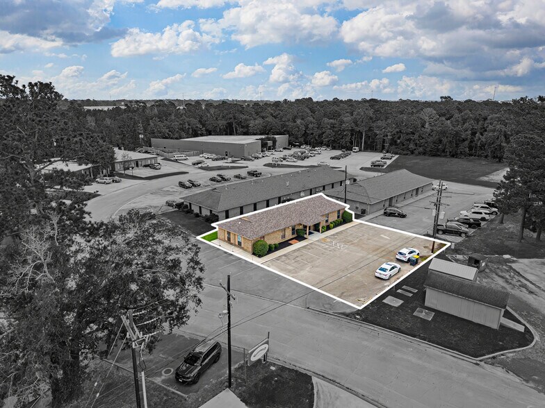 105 Commercial Cir, Conroe, TX à vendre - Aérien – Image 3 sur 28