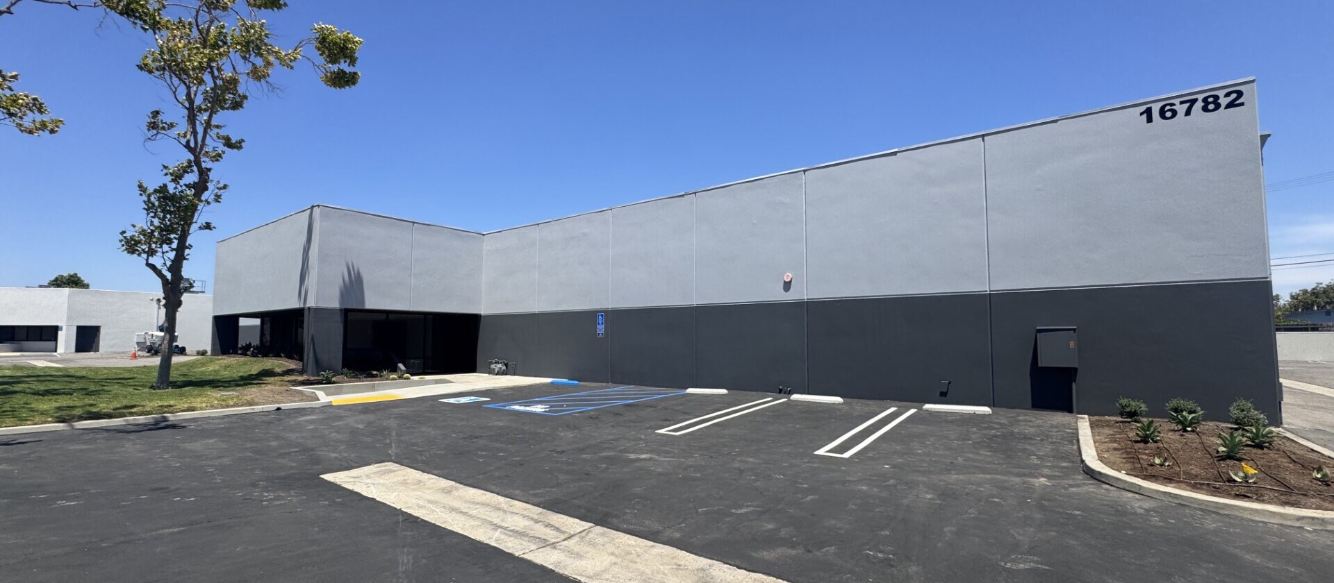 16752-16782 Burke Ln, Huntington Beach, CA à louer Photo de l’immeuble– Image 1 sur 8