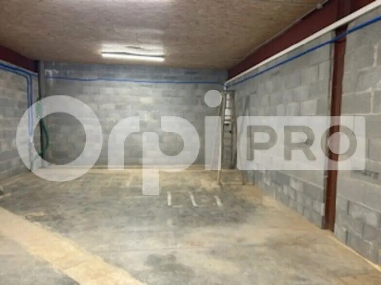 Local d’activités dans Porte des Pierres Dorées à louer - Photo de l’immeuble – Image 2 sur 5