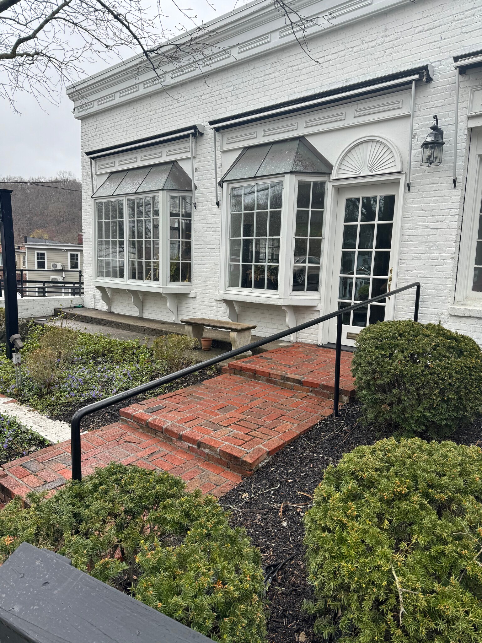 52 Babbitt Rd, Bedford Hills, NY à louer Photo principale– Image 1 sur 21