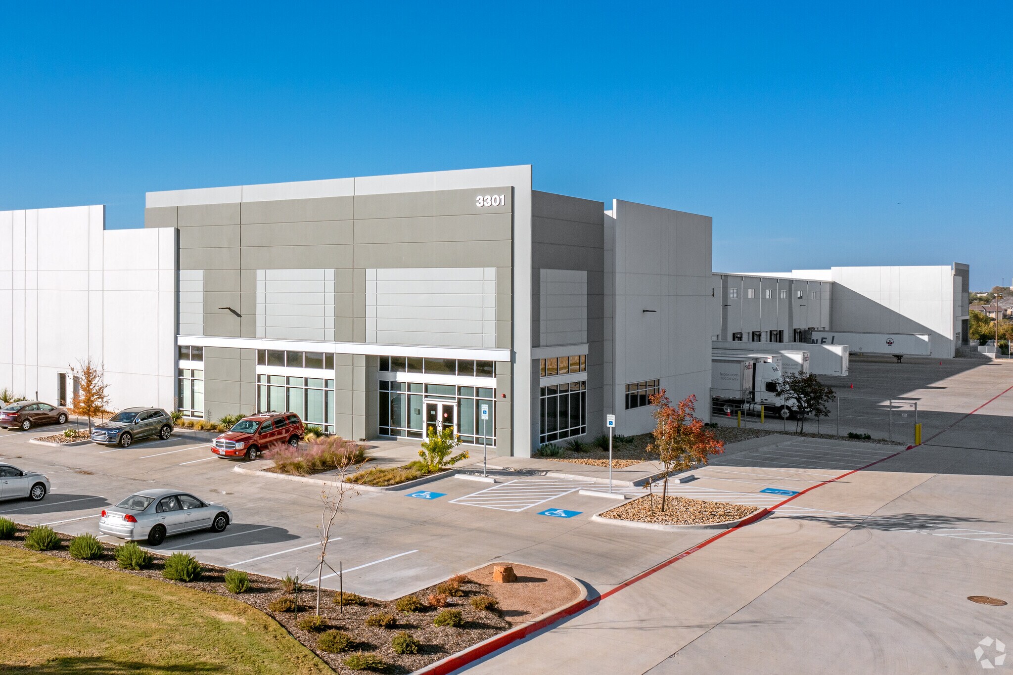 3301 E Park Row Dr, Arlington, TX à louer Photo principale– Image 1 sur 6