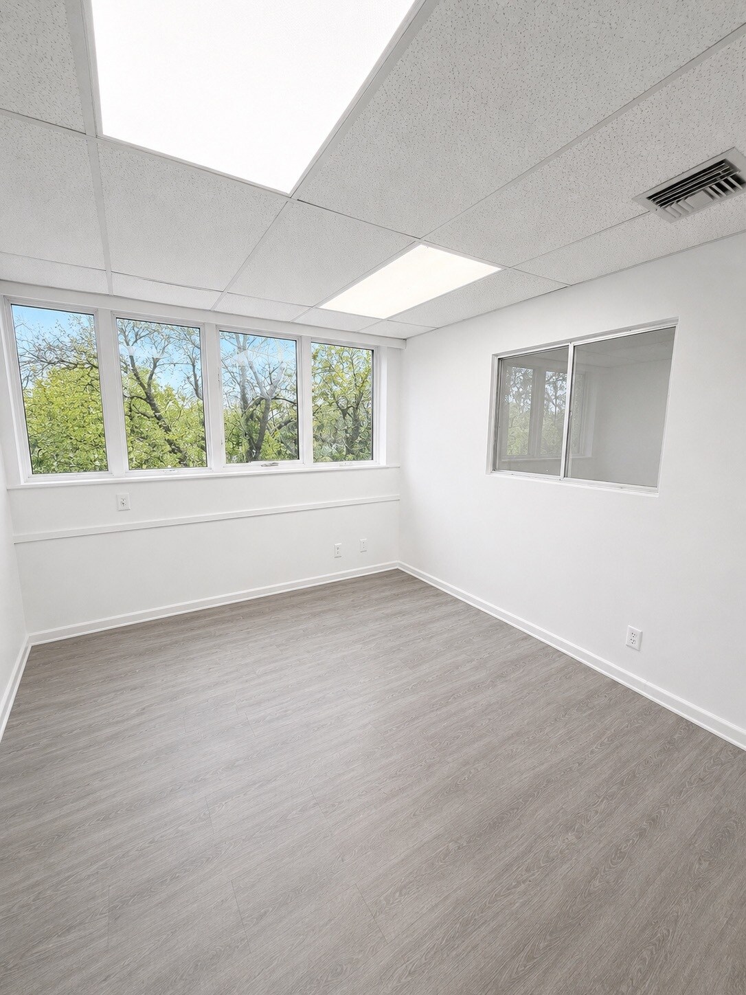 10835-10841 Santa Monica Blvd, Los Angeles, CA à louer Photo intérieure– Image 1 sur 2
