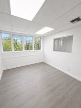 10835-10841 Santa Monica Blvd, Los Angeles, CA à louer Photo intérieure– Image 1 sur 2