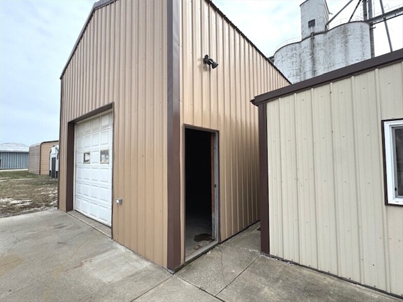 315 E Maple St, Shelbina, MO à vendre - Photo de l’immeuble – Image 2 sur 20