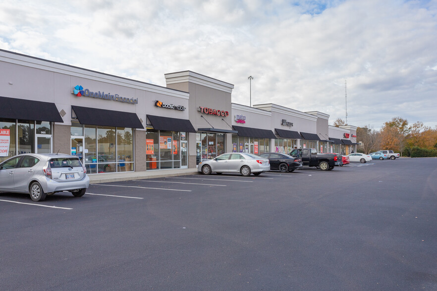 901 US HWY 401 BYPASS, Laurinburg, NC à louer - Photo de l’immeuble – Image 3 sur 6