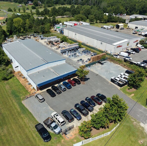 2415 Nelda Dr, Monroe, NC à louer - Photo de l’immeuble – Image 2 sur 4