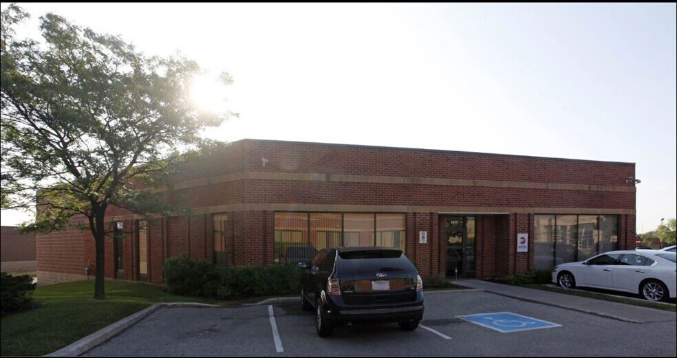 5825 Kennedy Rd, Mississauga, ON à louer - Photo de l’immeuble – Image 2 sur 4