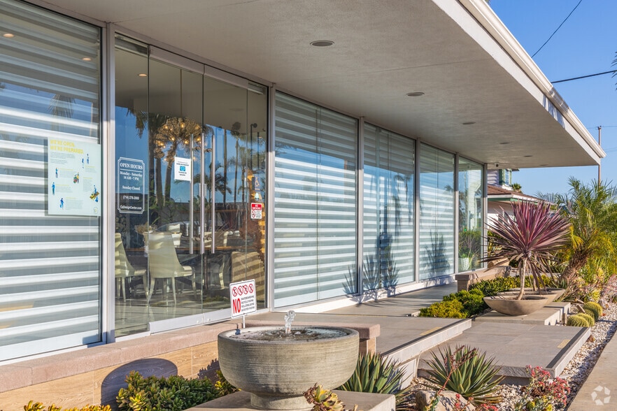565 N Tustin St, Orange, CA à vendre - Photo de l’immeuble – Image 2 sur 18