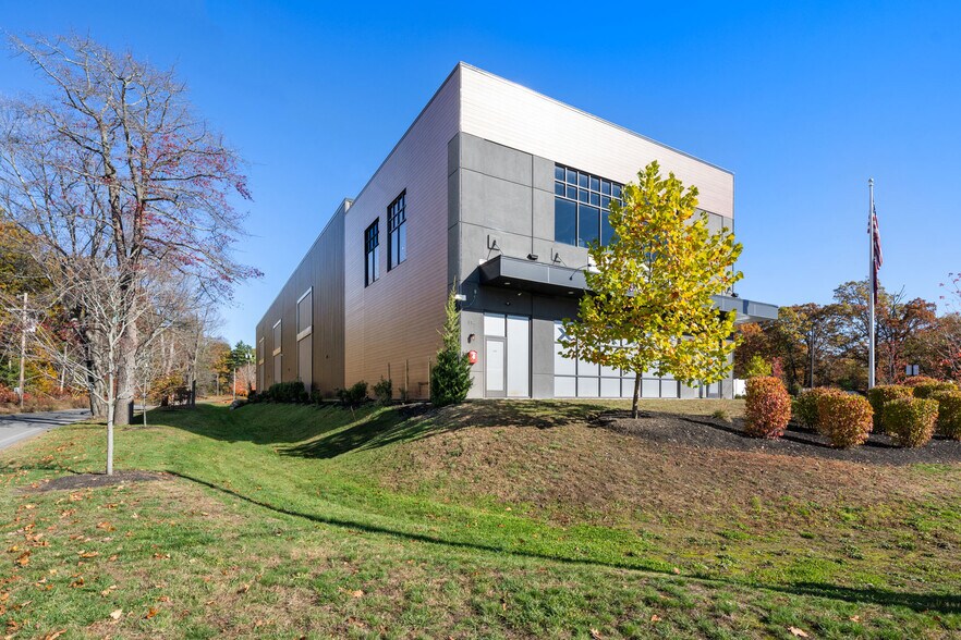 114 Lancaster Rd, Shirley, MA à louer - Photo de l’immeuble – Image 1 sur 6