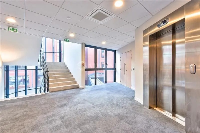 Bureau dans Guyancourt à vendre - Hall d’entrée – Image 2 sur 5