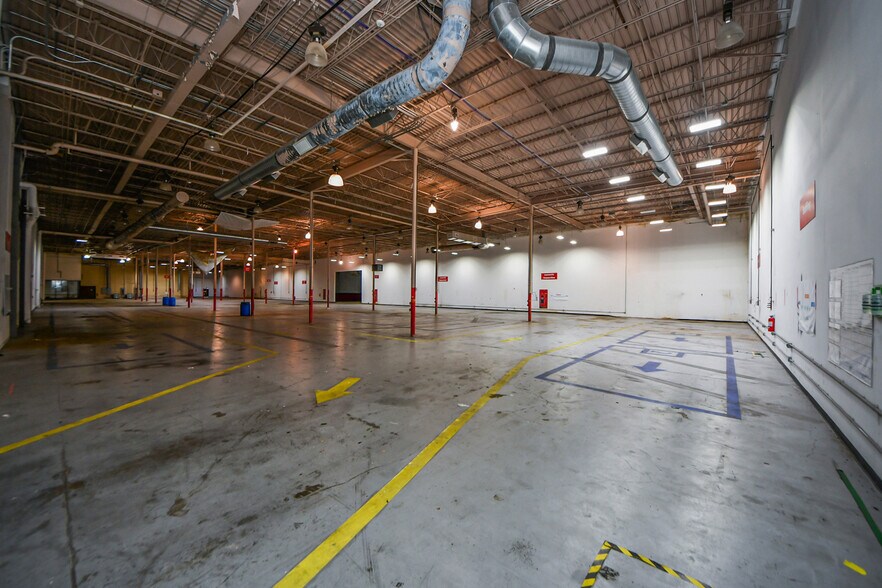 12002 Southwest Fwy, Meadows Place, TX à louer - Photo intérieure – Image 2 sur 34