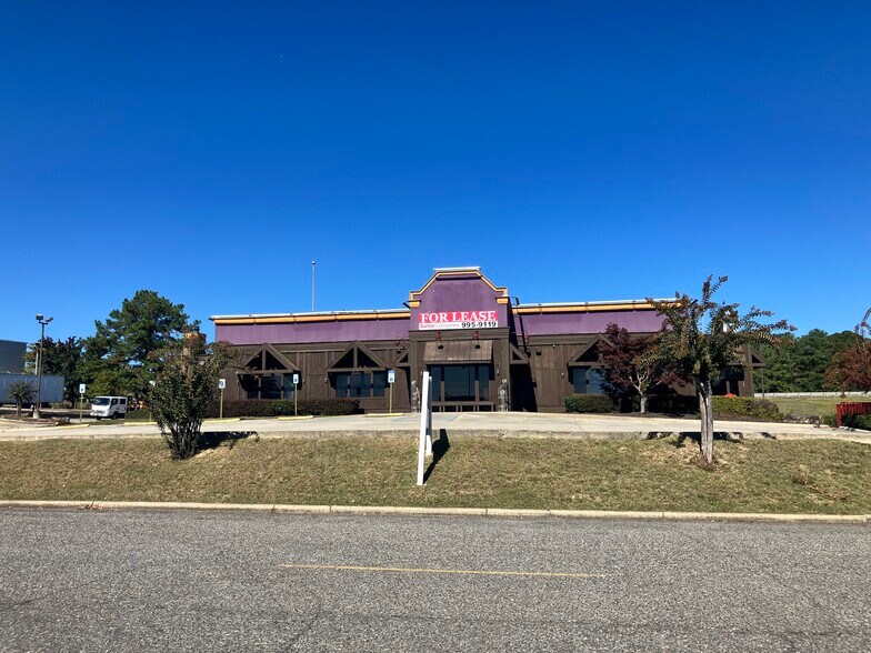 7724 Ludington Ln, Birmingham, AL à louer - Photo de l’immeuble – Image 3 sur 10