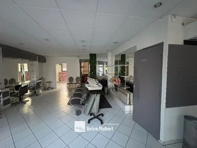 Immeuble residentiel dans Lyon à vendre - Photo intérieure – Image 3 sur 3