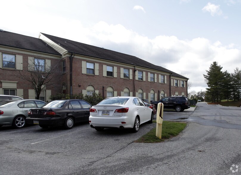 845 West Chester Pike, West Chester, PA à louer - Photo de l’immeuble – Image 3 sur 5