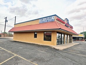 3333 Yarbrough Dr, El Paso, TX à louer Photo de l’immeuble– Image 2 sur 9