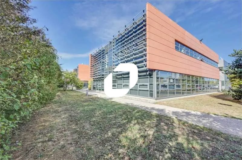 117 Allée Des Parcs, Saint-Priest à louer - Photo de l’immeuble – Image 2 sur 20