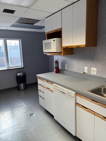 20411 W 12 Mile Rd, Southfield, MI à louer - Photo intérieure – Image 1 sur 8