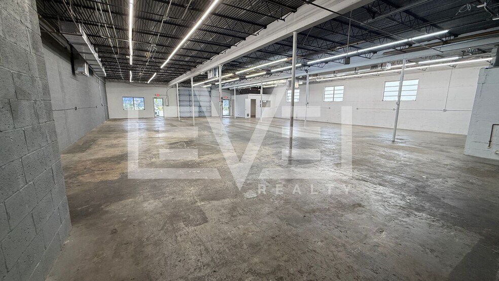 3948 NE 5th Ave, Oakland Park, FL à louer - Photo de l’immeuble – Image 1 sur 13