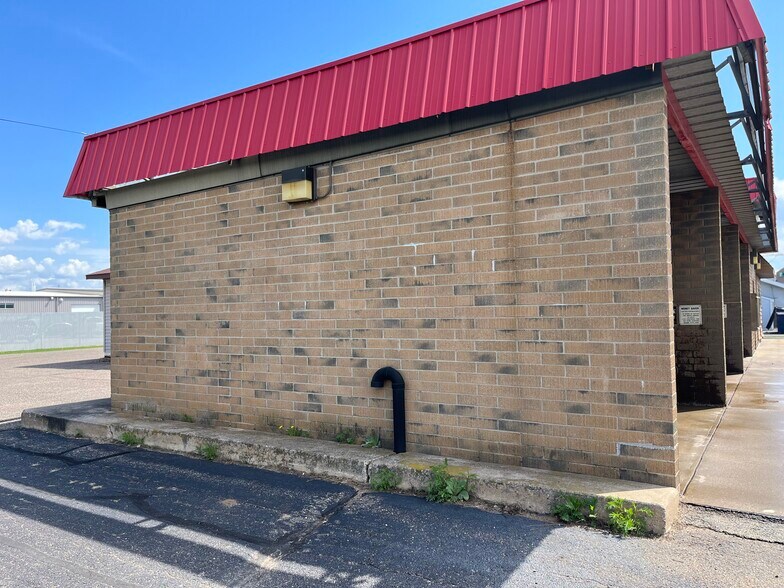 526 Amron ave, Antigo, WI à vendre - Photo de l’immeuble – Image 3 sur 11