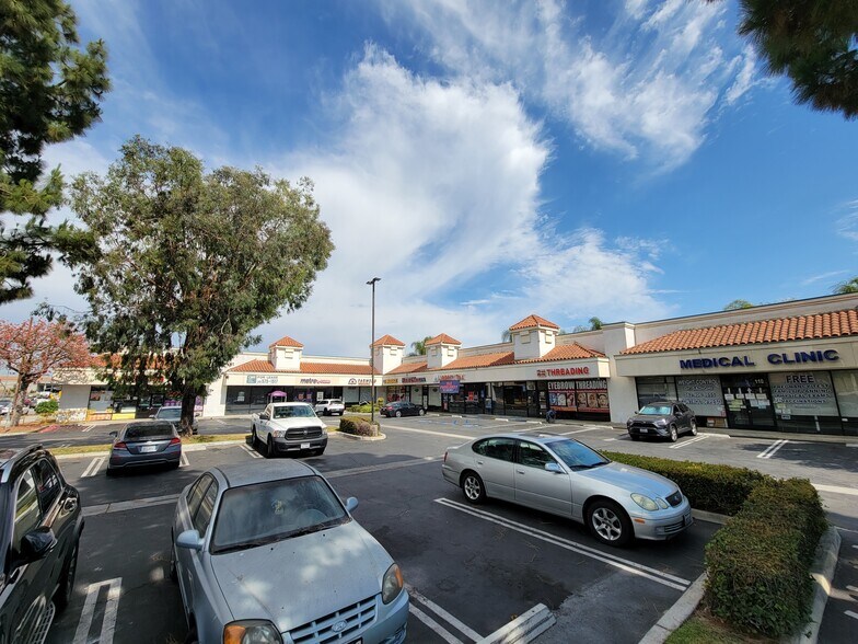 425 E Imperial Hwy, Los Angeles, CA à louer - Photo de l’immeuble – Image 1 sur 16