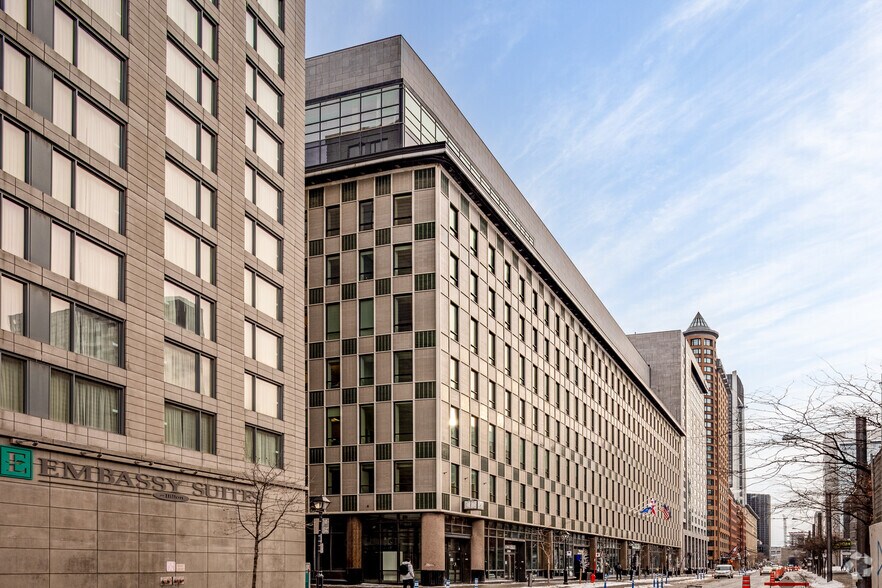250-300 Saint-Antoine O, Montréal, QC à louer - Photo de l’immeuble – Image 3 sur 4