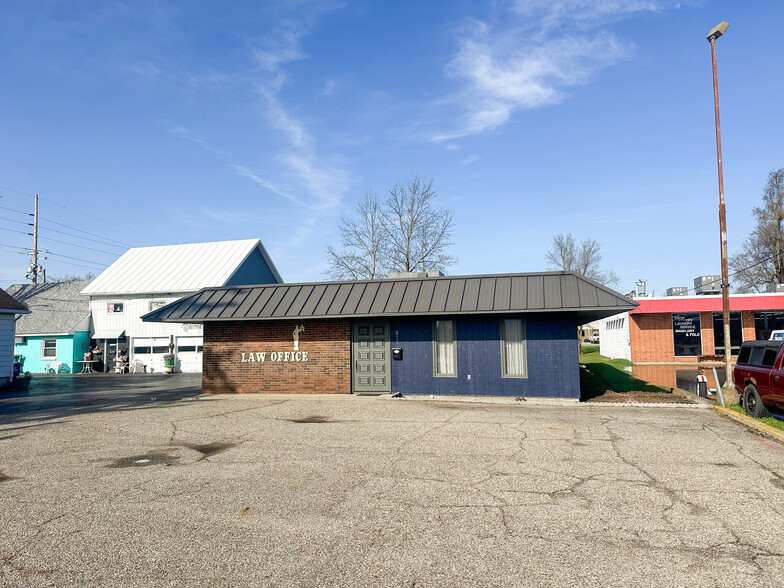 511 N Wayne St, Angola, IN à vendre - Photo de l’immeuble – Image 3 sur 5