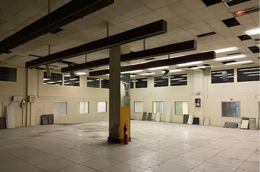 Local d'activités dans Saint-Cloud à vendre - Photo de l’immeuble – Image 2 sur 3