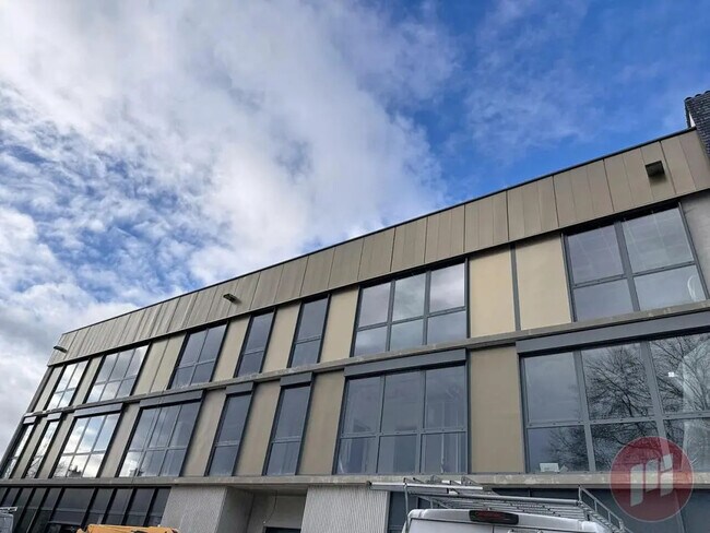 Plus de détails pour Bureau à vendre