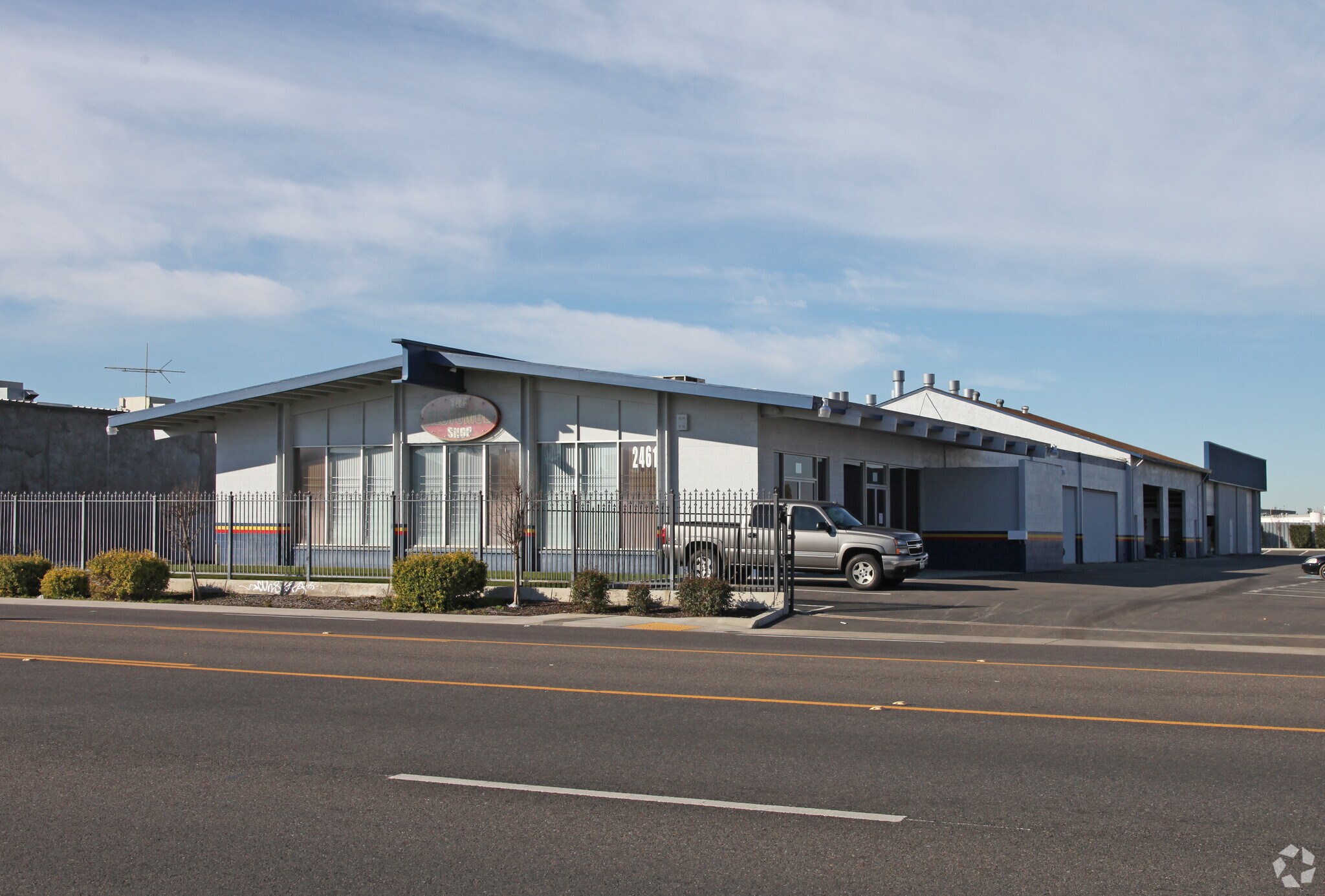 2461 N Wilson Way, Stockton, CA à vendre Photo principale– Image 1 sur 3