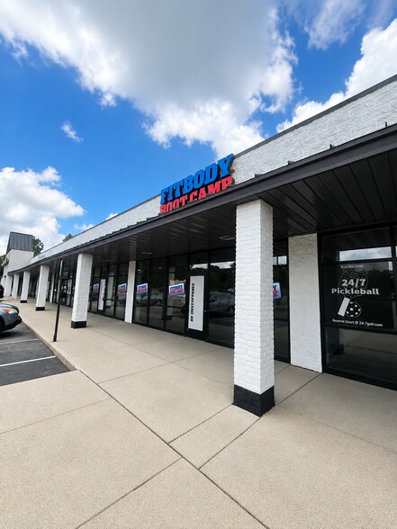 4255-4273 Alpine Ave NW, Comstock Park, MI à louer - Photo de l’immeuble – Image 1 sur 4
