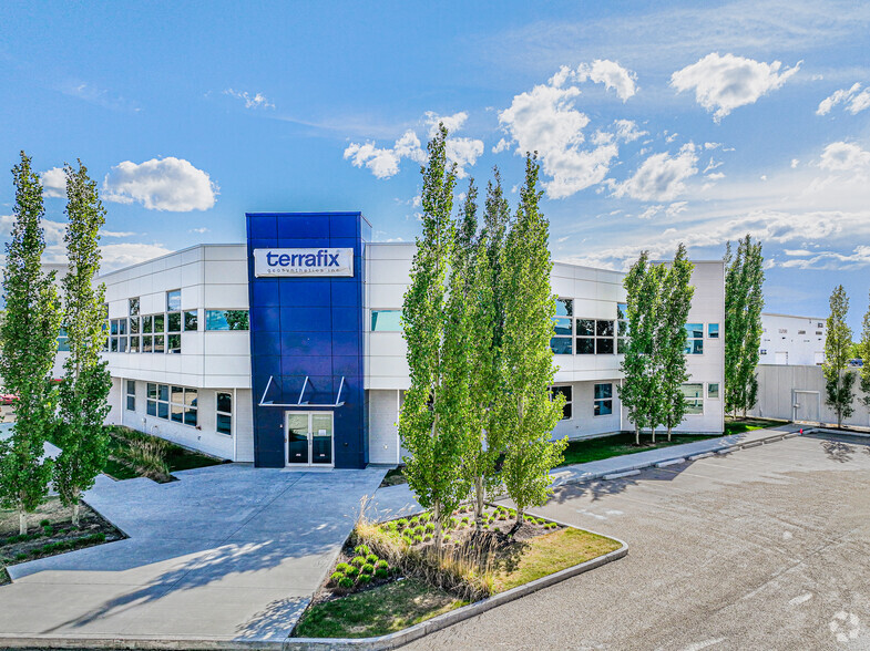 6810 8th St, Edmonton, AB à louer - Photo principale – Image 1 sur 34