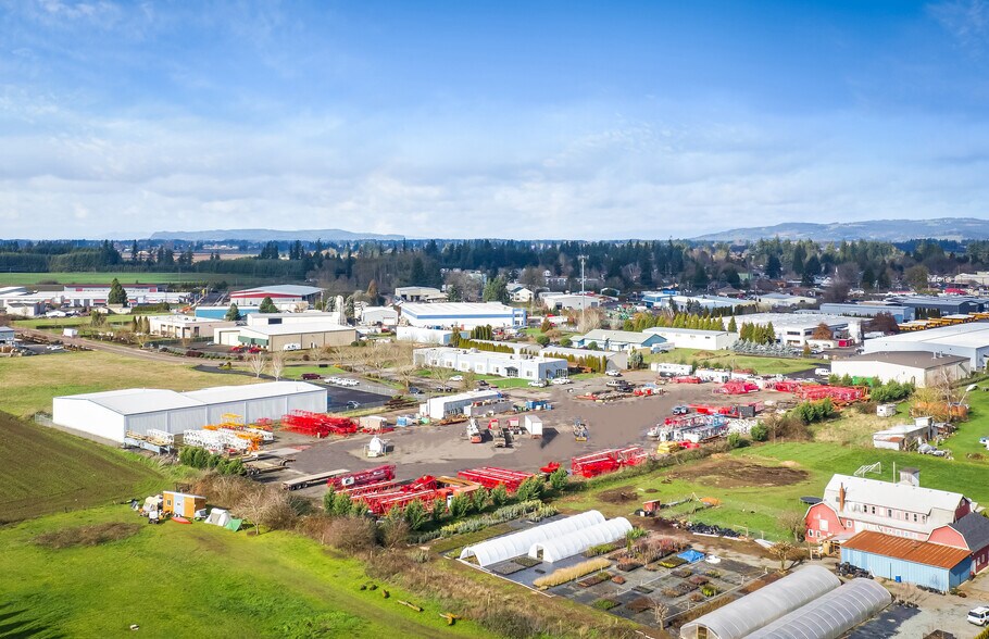 2500 Industrial Ave, Hubbard, OR à louer - Photo de l’immeuble – Image 3 sur 3