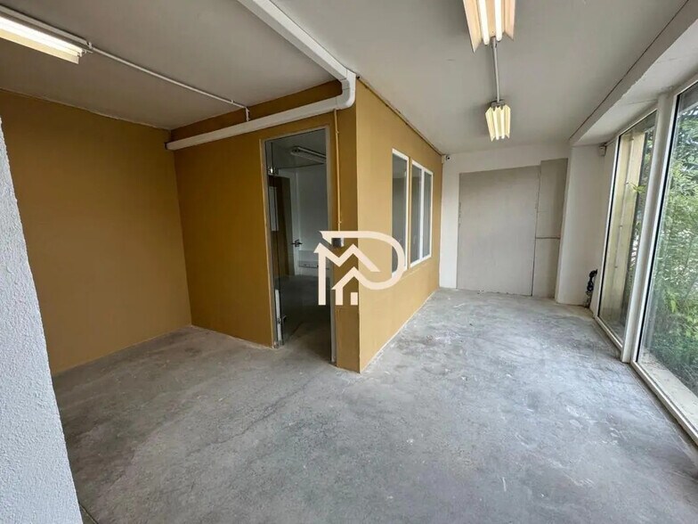 Local d’activités dans Aubagne à louer - Photo intérieure – Image 2 sur 4