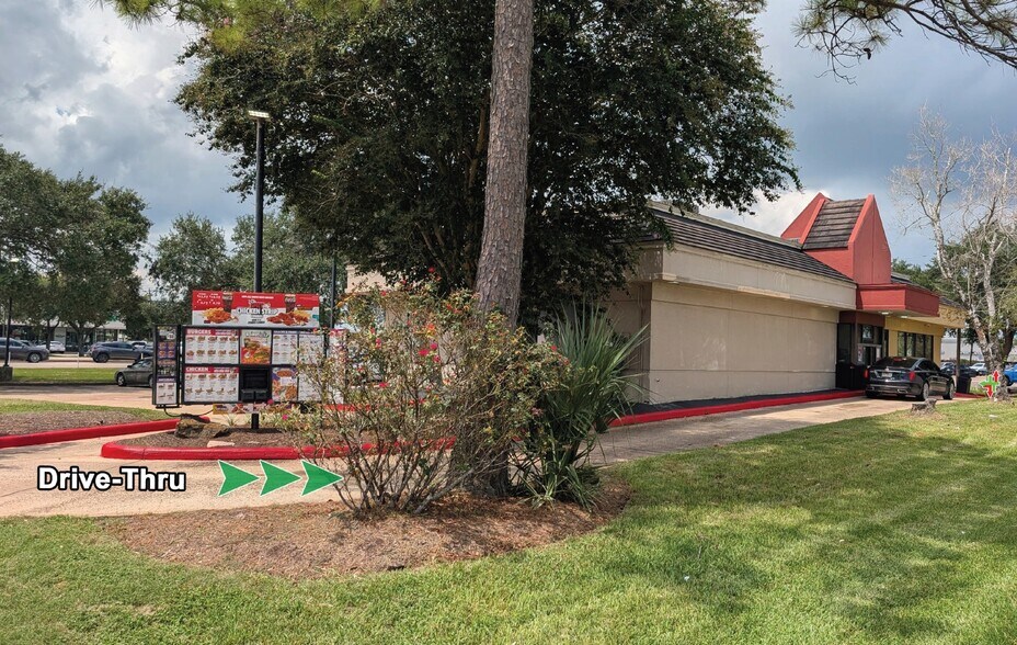 101 E Parkwood Ave, Friendswood, TX à vendre - Photo de l’immeuble – Image 2 sur 4