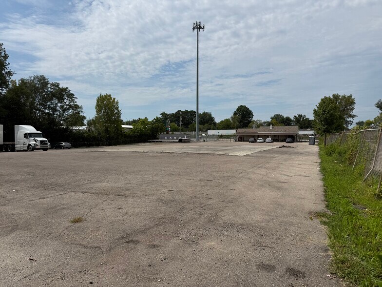 5848 Poe Ave, Dayton, OH à louer - Photo de l’immeuble – Image 2 sur 16