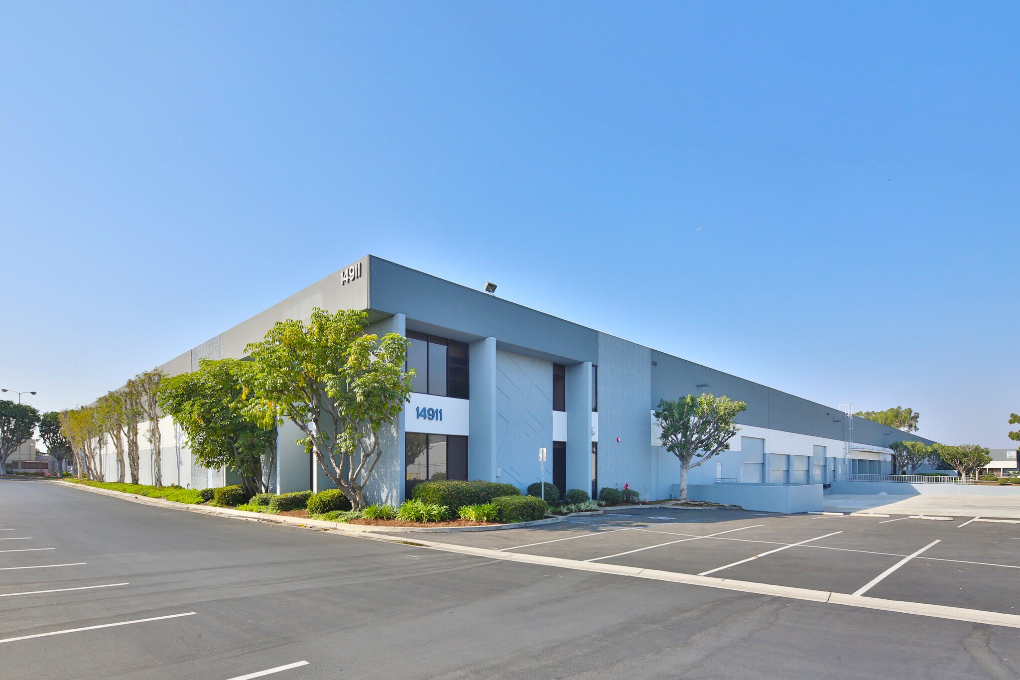 14911 Valley View Ave, Santa Fe Springs, CA à louer Photo de l’immeuble– Image 1 sur 2