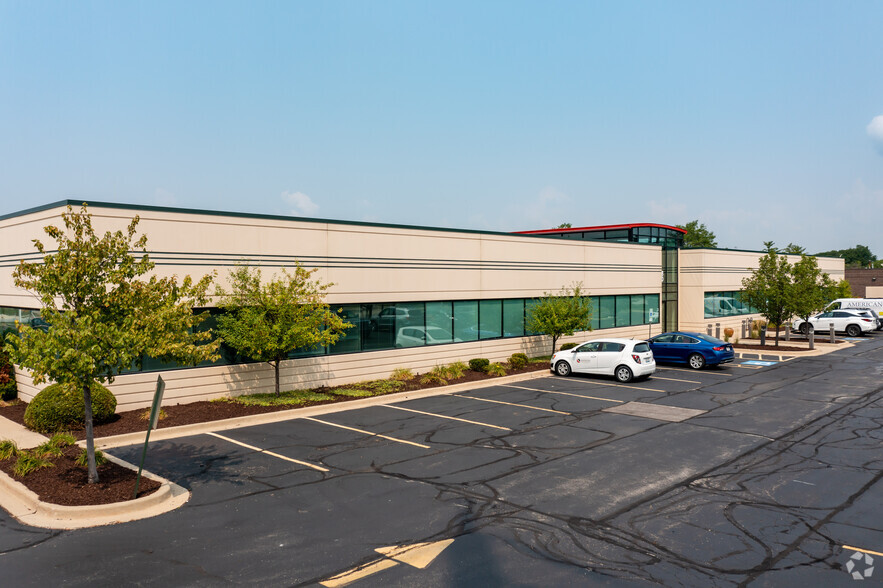 1548 Bond St, Naperville, IL à louer - Photo de l’immeuble – Image 1 sur 9