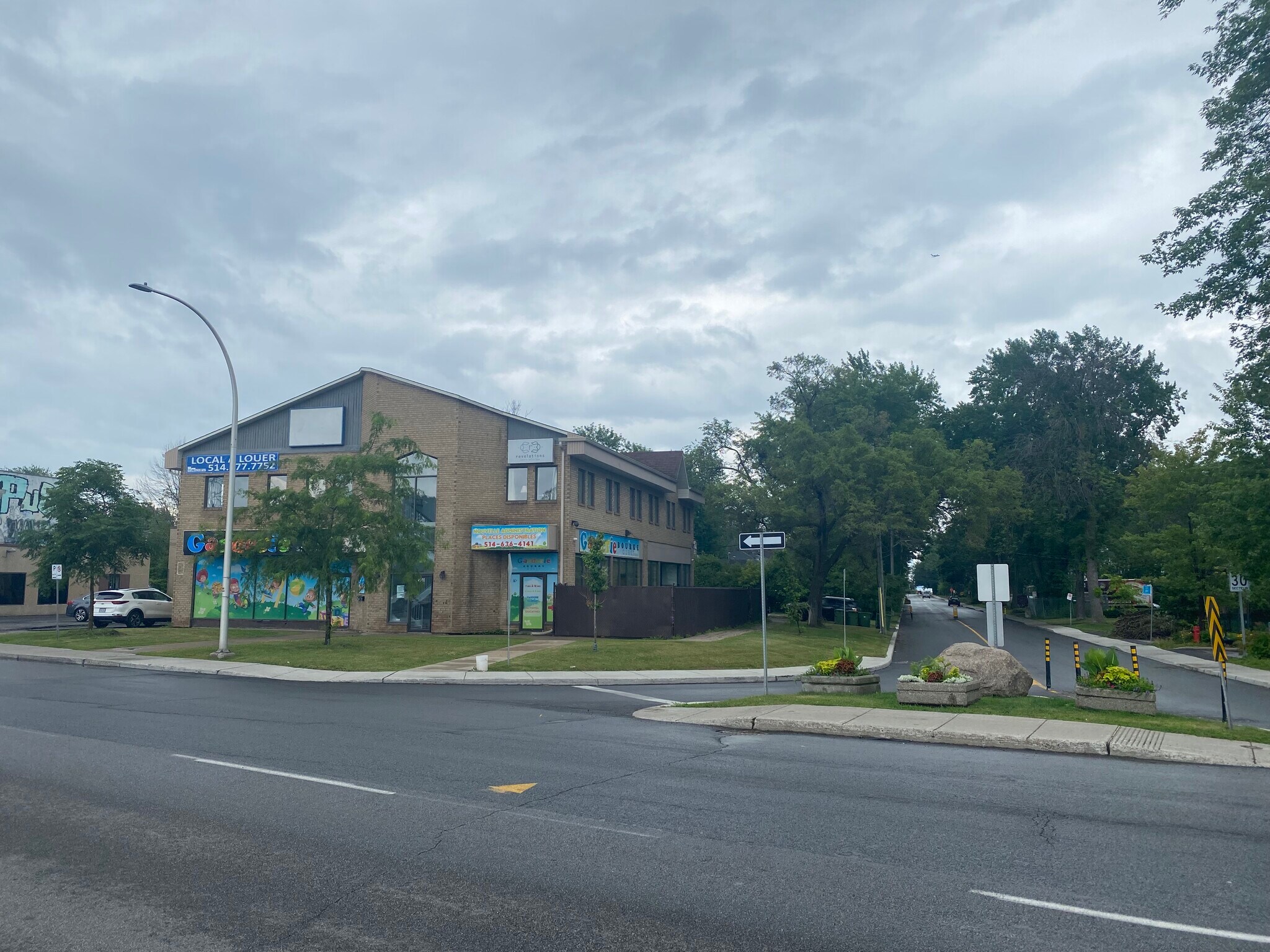 2350-2352 Ch Herron, Dorval, QC à louer Photo de l’immeuble– Image 1 sur 4