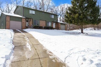Plus de détails pour 223 Summit Rdg, White Lake, MI - Logement à vendre