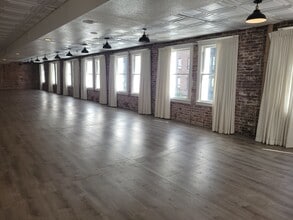 101 W 4th St, Santa Ana, CA à louer Photo intérieure– Image 2 sur 7