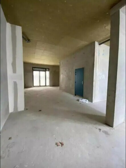 Local commercial dans Décines-Charpieu à louer - Photo intérieure – Image 3 sur 9