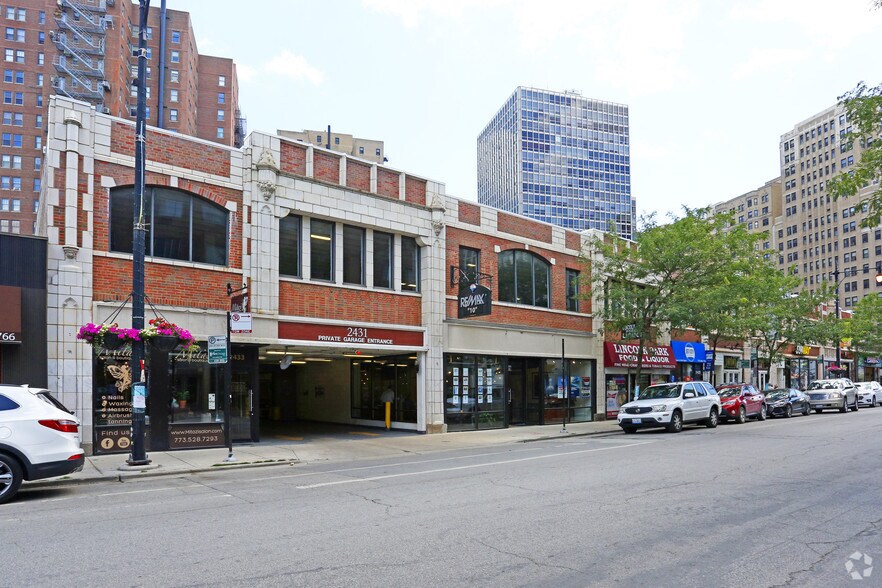 2417-2433 N Clark St, Chicago, IL à louer - Photo de l’immeuble – Image 2 sur 10