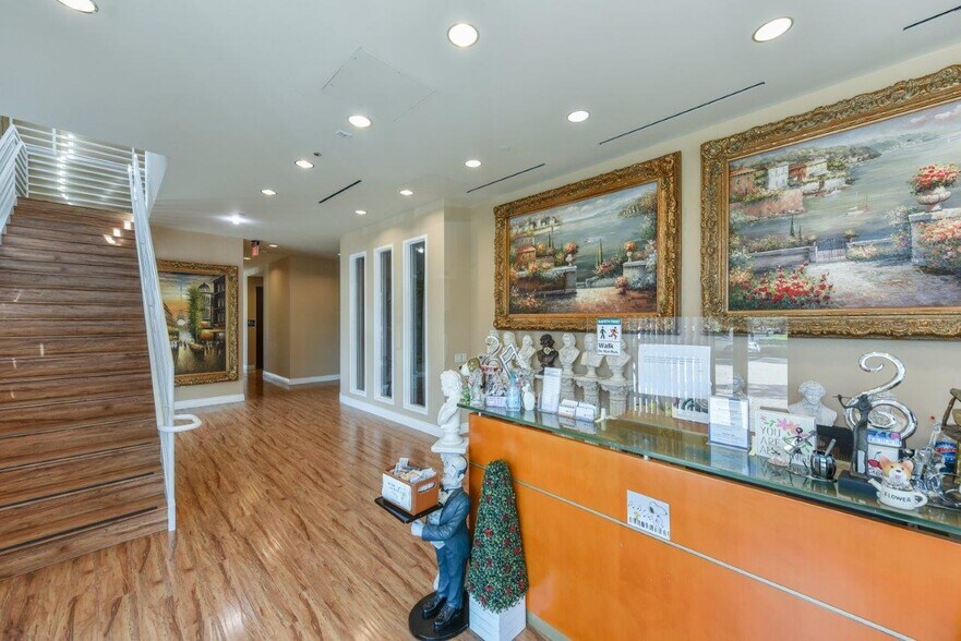 950 Roosevelt Ave, Irvine, CA à louer - Hall d’entrée – Image 3 sur 11