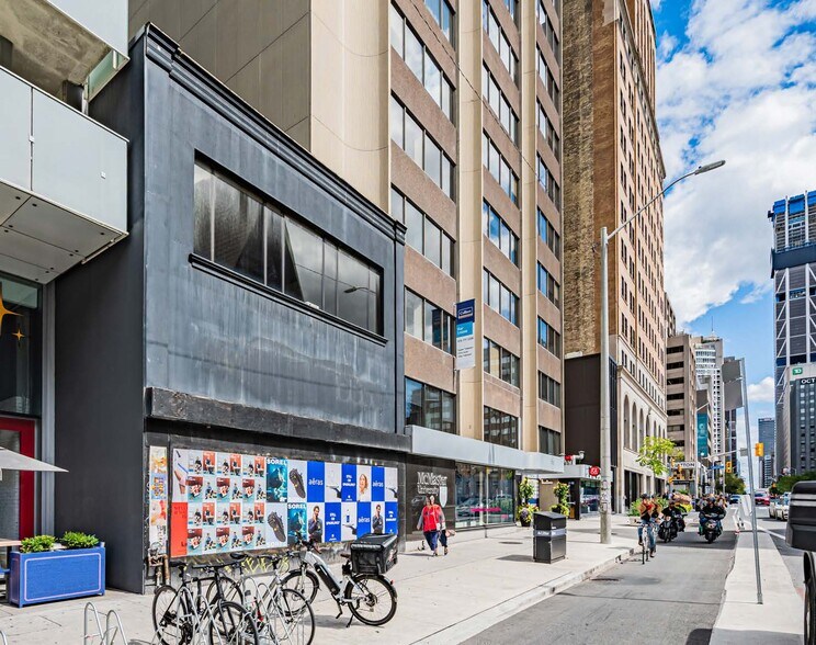 192 Bloor St W, Toronto, ON à louer - Photo de l’immeuble – Image 1 sur 6